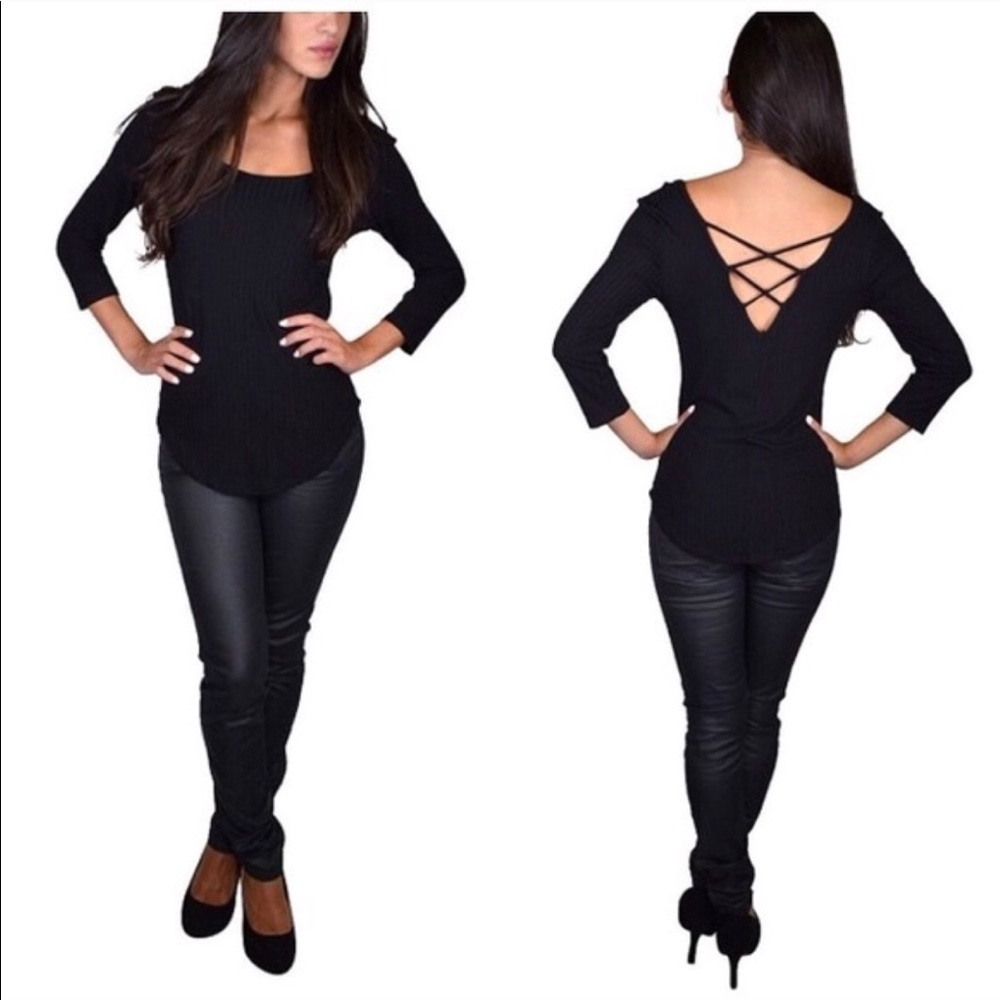 ✨HP✨Black Crisscross Top
